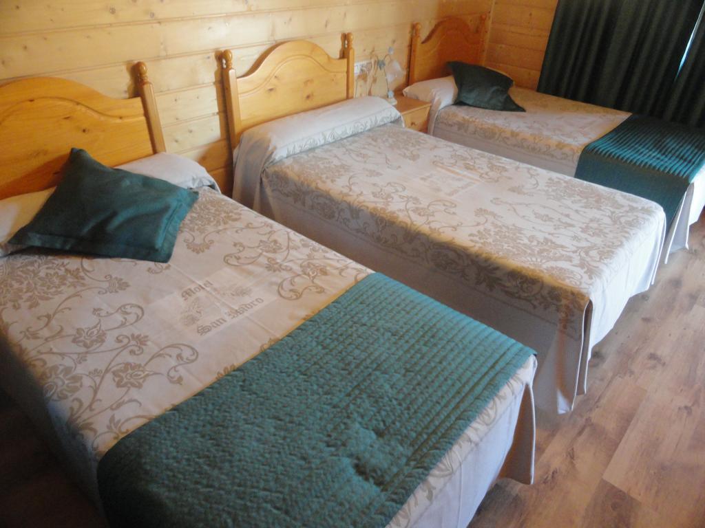 Motel San Isidro Villarrubio Bagian luar foto